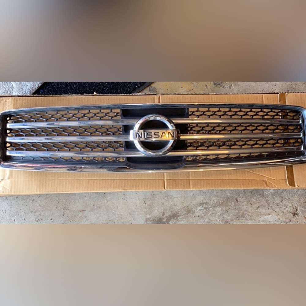 09-2014 Nissan Maxima grill insert new in the box